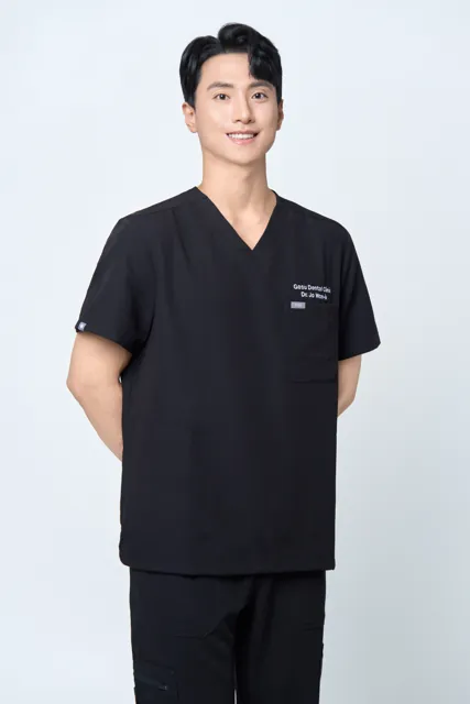 조원익 원장 · 진료복 프로필
